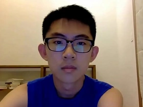 Koreanboy369s big dick cumshot in a muscle worship scene