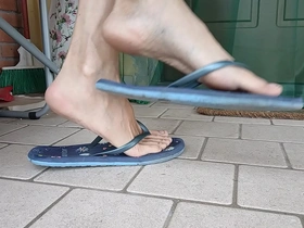 Women's shoes and public nudity: A tantalizing combination